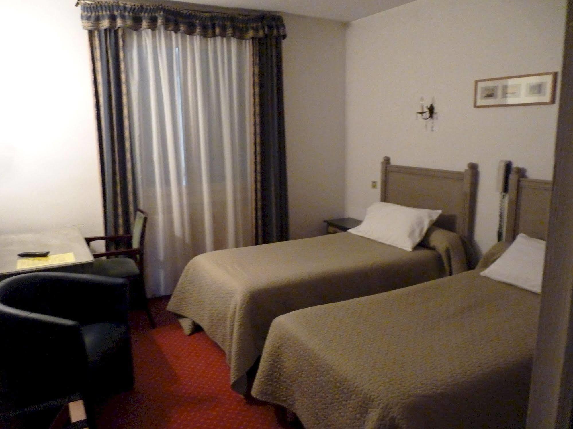 Hotel Victor Hugo Dijon Exteriör bild
